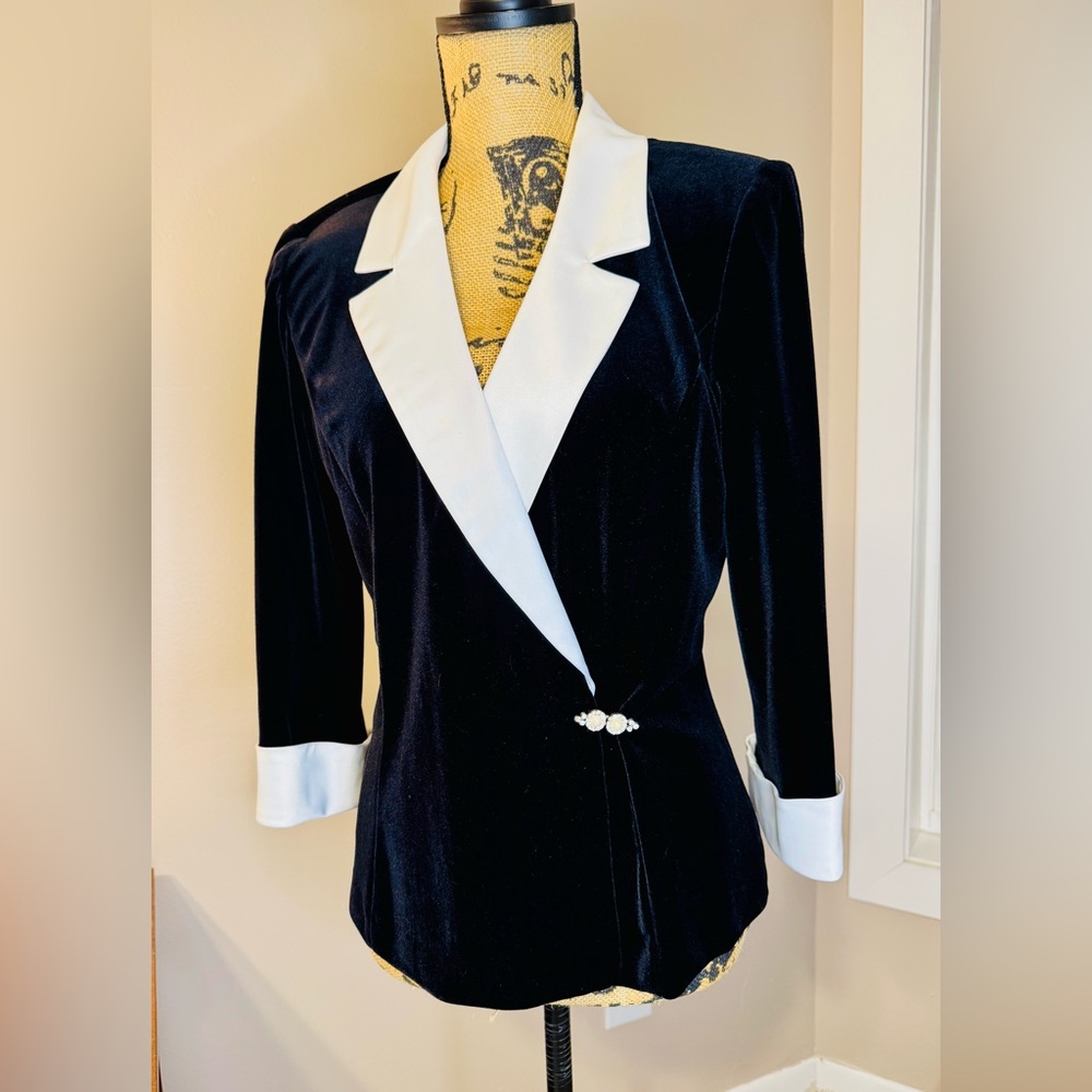 Alex Evenings M Black Velvet Satin Collar Stretchy Formal Vintage Tuxedo Top